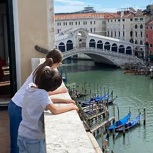 https://ve-nice-suite-rialto.hotelinveneto.com