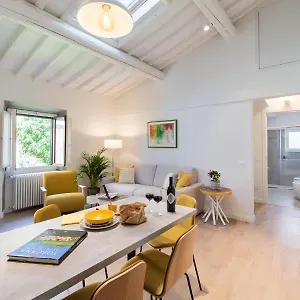 https://living-walls-florence-apartments.it-tuscanyhotel.com